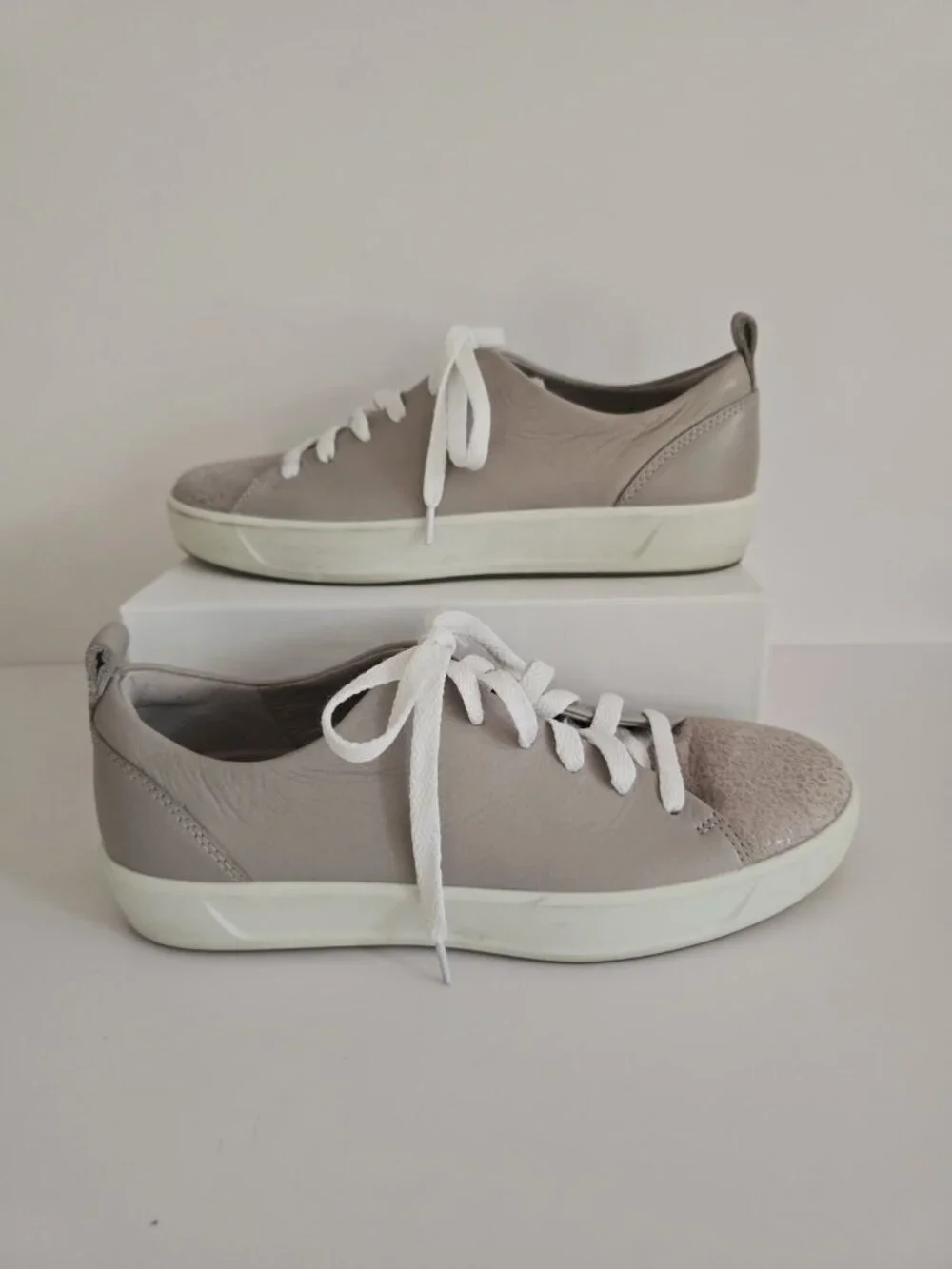 Ecco Soft 7 Grey Gray Lace Up Leather Shoes Sneakers Size 7 Womens Embossed